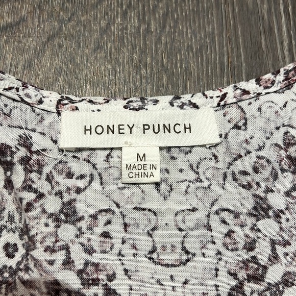 Honey Punch Tie-Front Romper. Size Medium - Picture 5 of 8
